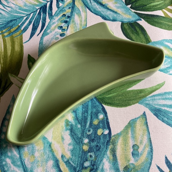 Serving Dish Boomerang with Handle Avocado like Green - Picture 9 of 10